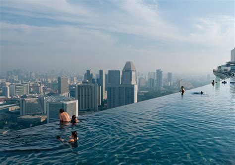 SANDS SKYPARK INFINITY POOL .